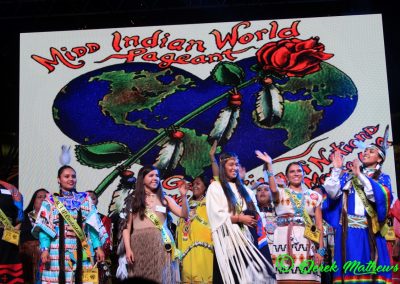 Miss Indian World contestants waving