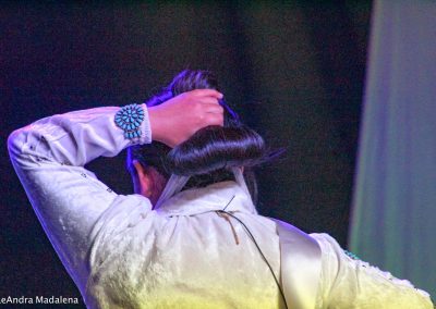 Miss Indian World contestant tying her hair