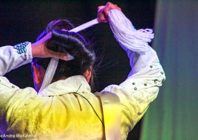 Miss Indian World contestant tying her hair