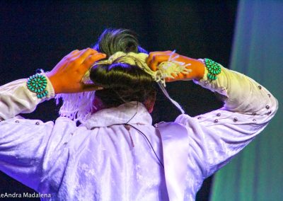 Miss Indian World contestant tying her hair